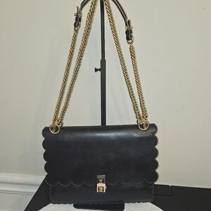 Fendi Kan I Scalloped Leather Chain Bag | Black |
